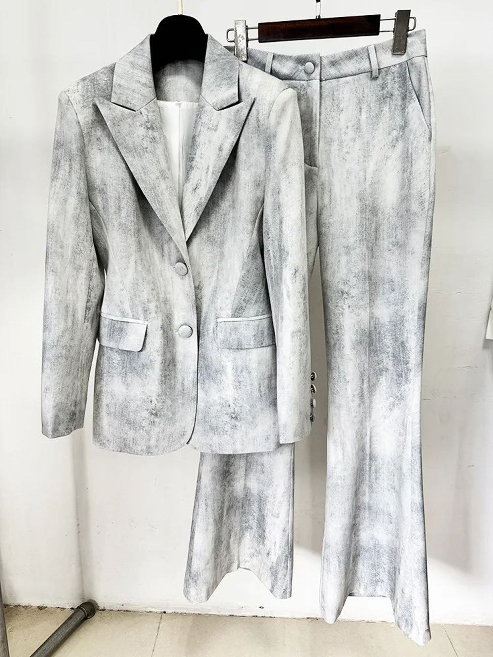 Samara Slim Fitting Blazer & Pant Set
