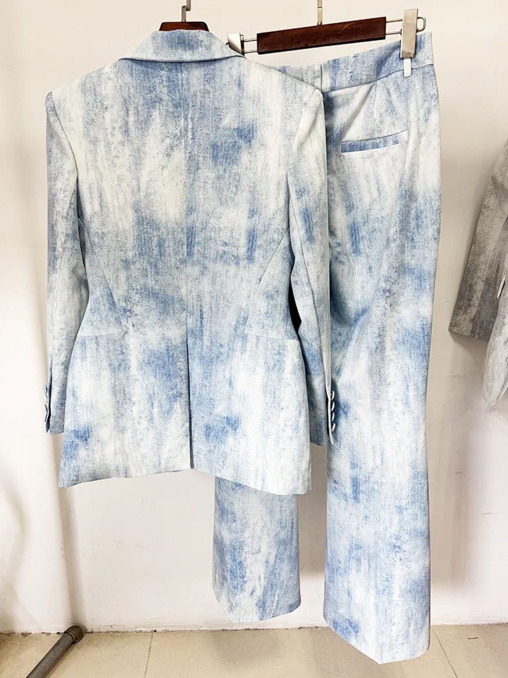 Samara Slim Fitting Blazer & Pant Set