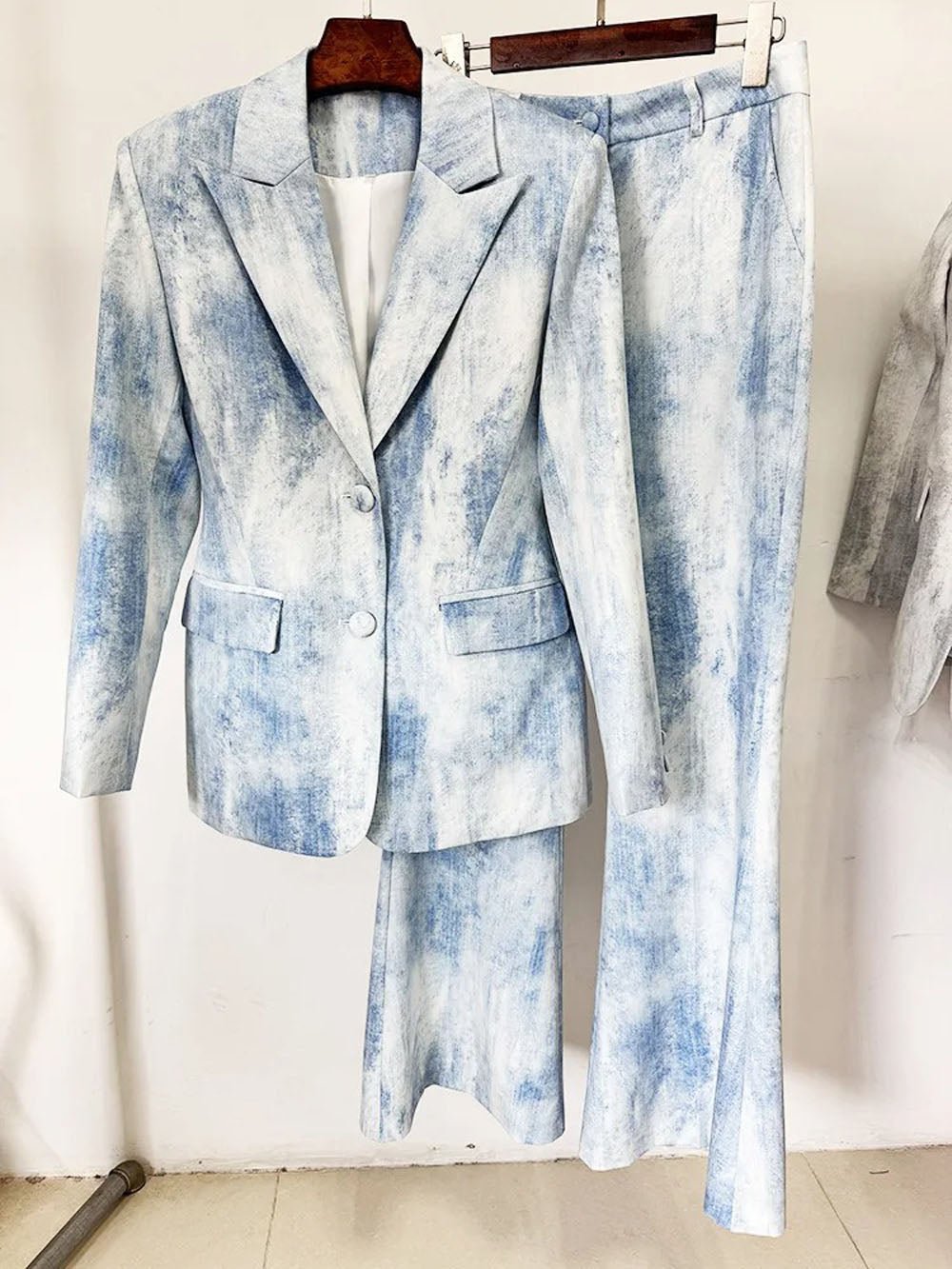 Samara Slim Fitting Blazer & Pant Set