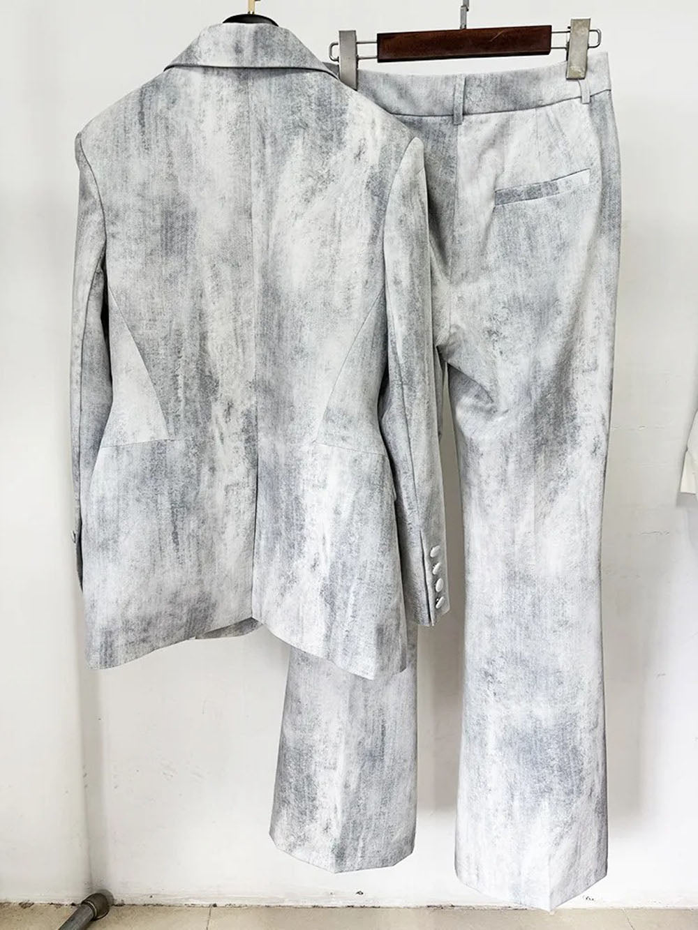 Samara Slim Fitting Blazer & Pant Set